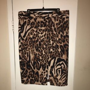 XL Grace Elements leopard print skirt.